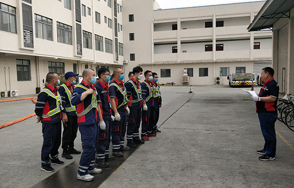 1647848330313615.jpeg 機(jī)務(wù)保障部外場(chǎng)隊(duì)開(kāi)展殘損航空器搬移應(yīng)急演練1.jpeg