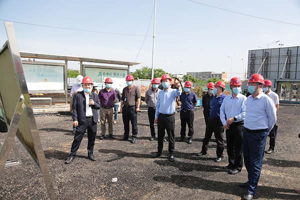 1651215153984050.jpg 市政協(xié)副主席趙朝暉在綿陽機場視察監(jiān)督1.jpg