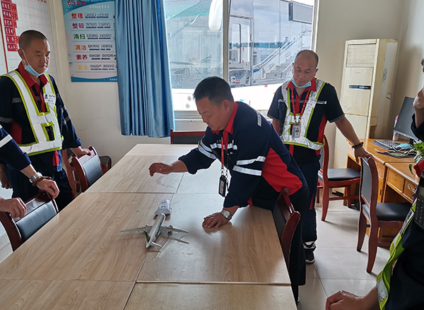 1651740848535788.jpeg 機(jī)務(wù)保障部開(kāi)展?fàn)恳囀ё烂鎽?yīng)急演練.jpeg