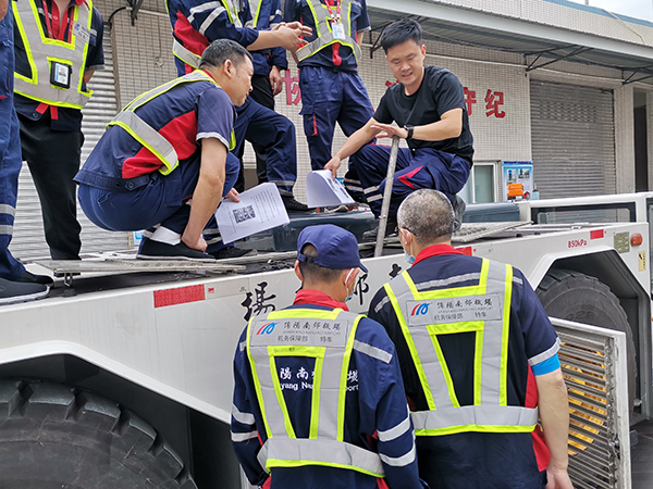 1651740908199237.jpeg 機(jī)務(wù)保障部開(kāi)展?fàn)恳囀ё烂鎽?yīng)急演練2.jpeg