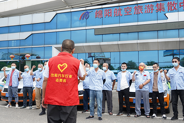 1654155434251692.jpg 十載同行 綿陽(yáng)機(jī)場(chǎng)助力學(xué)子圓夢(mèng)高考2.jpg