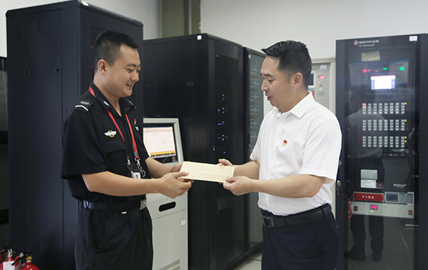 1656576095137615.jpg “七一”慰問傳黨情 黨的關懷暖人心1.jpg