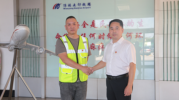 1656576107839722.jpg “七一”慰問傳黨情 黨的關懷暖人心2.jpg